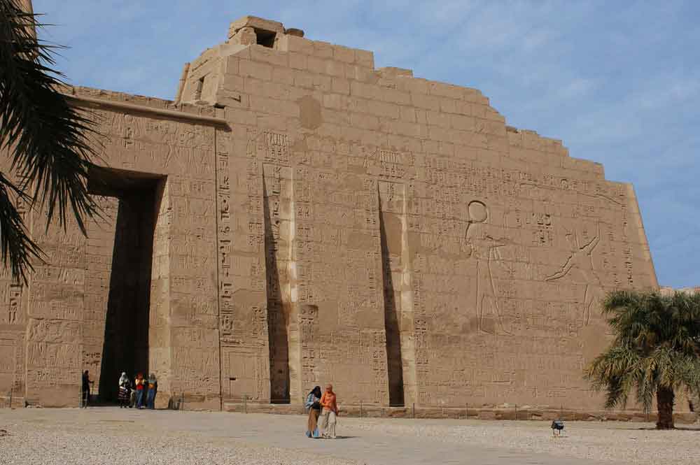 Egipto 170 - Medinet Habu - templo de Ramses III.jpg